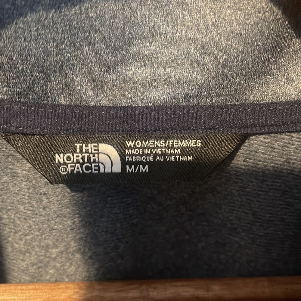 Women’s Medium Northface Pullover - image 4